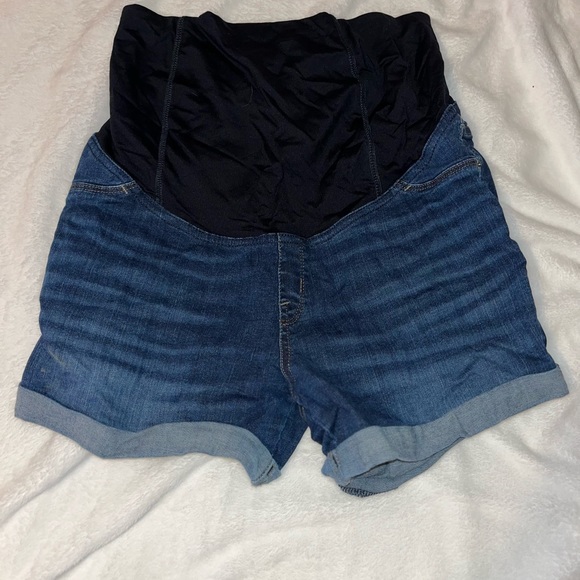 Isabel Maternity Shorts - Picture 1 of 1